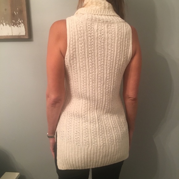 Sleeveless high neck cream top - Picture 2 of 3